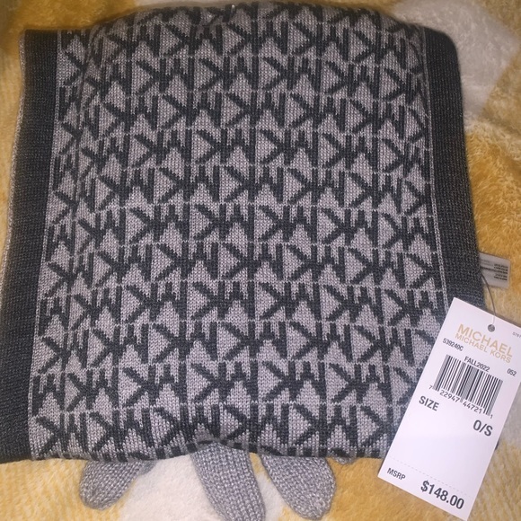 Grey/black MK MICHEAL KORS HAT/SCARF/GLOVES DELUXE SET! $148.00 retail tag - Picture 4 of 6
